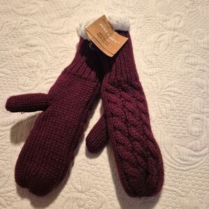 Just Cozy women's One Size maroon with white fuzzy lining winter mittens NEW